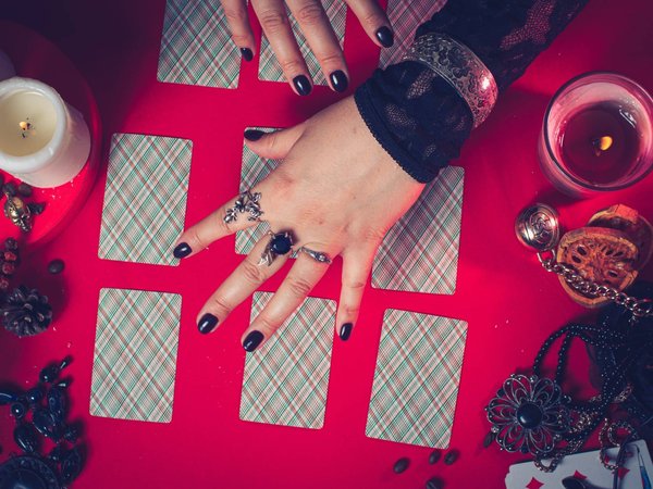 Découvrez les origines de la magie close-up : un art fascinant à explorer !